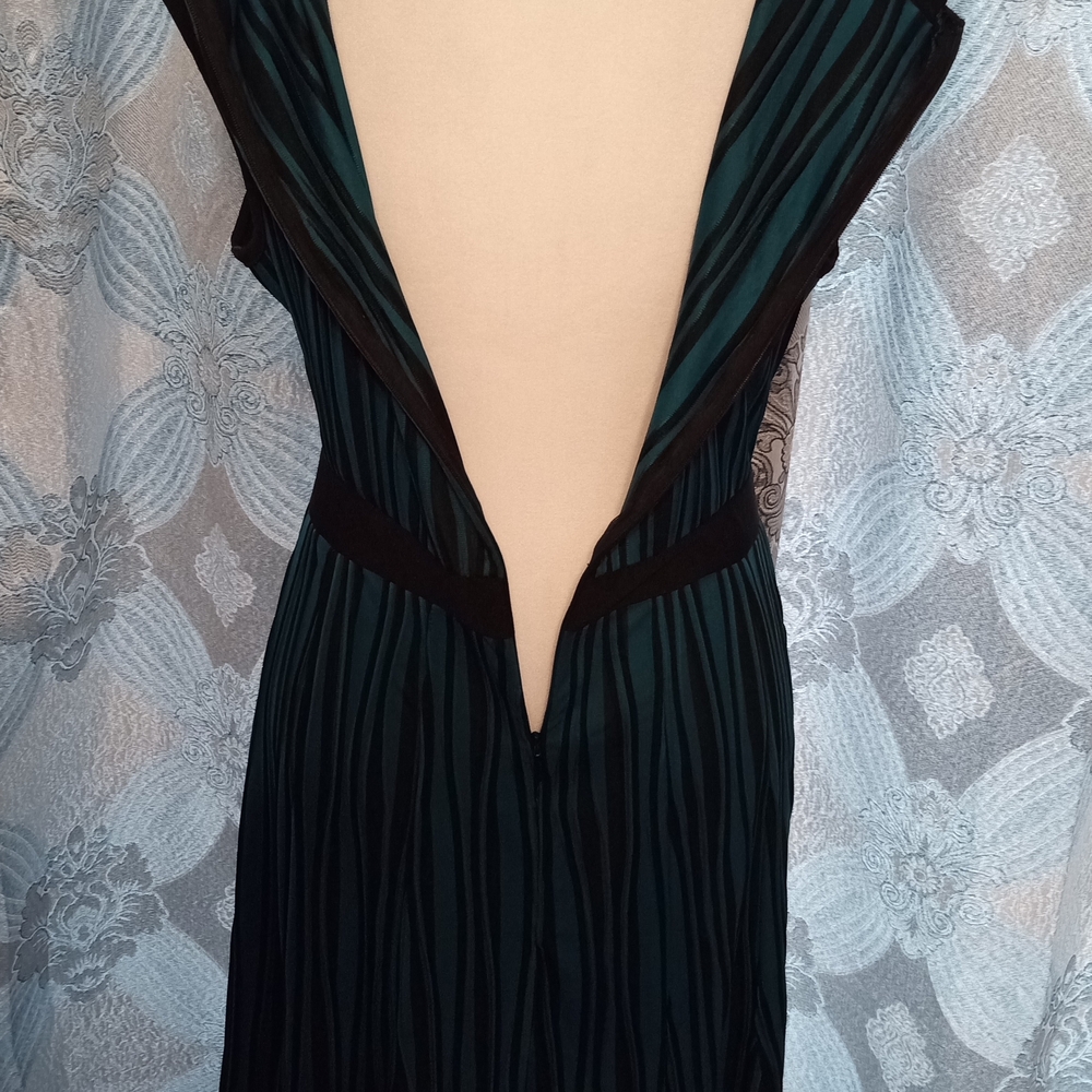 Elegant Teal Sleeveless Dress - Picture 4 of 7